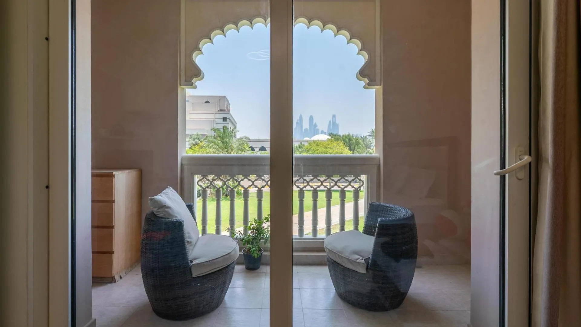 Samaya Holiday Homes - The Palm Modern 1B Apt With Beach Access Dubai