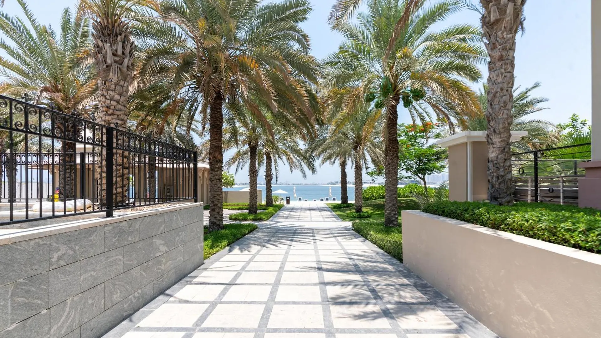 Samaya Holiday Homes - The Palm Modern 1B Apt With Beach Access Dubai 0*,