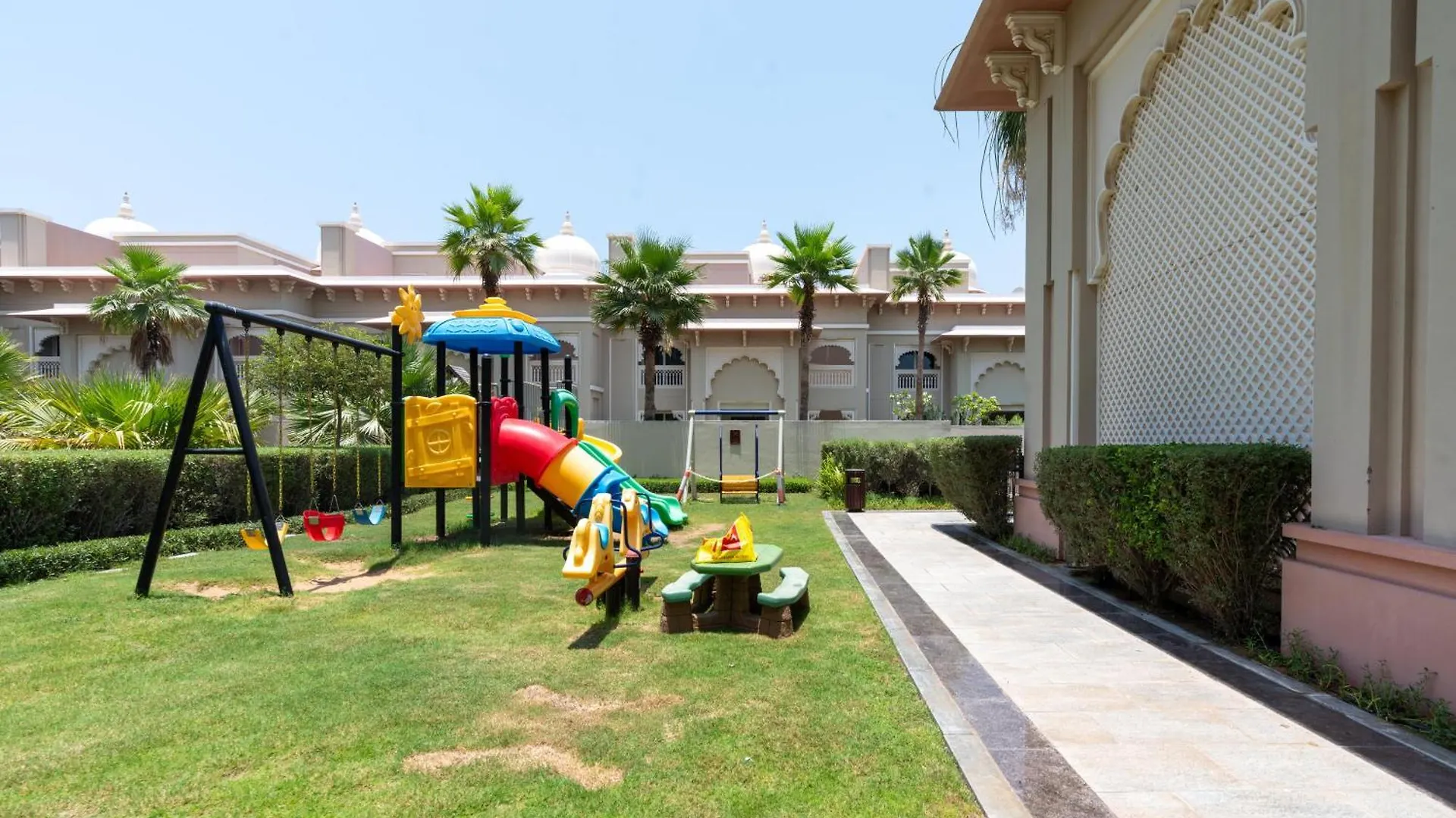 Apartment Samaya Holiday Homes - The Palm Modern 1B Apt With Beach Access Dubai United Arab Emirates