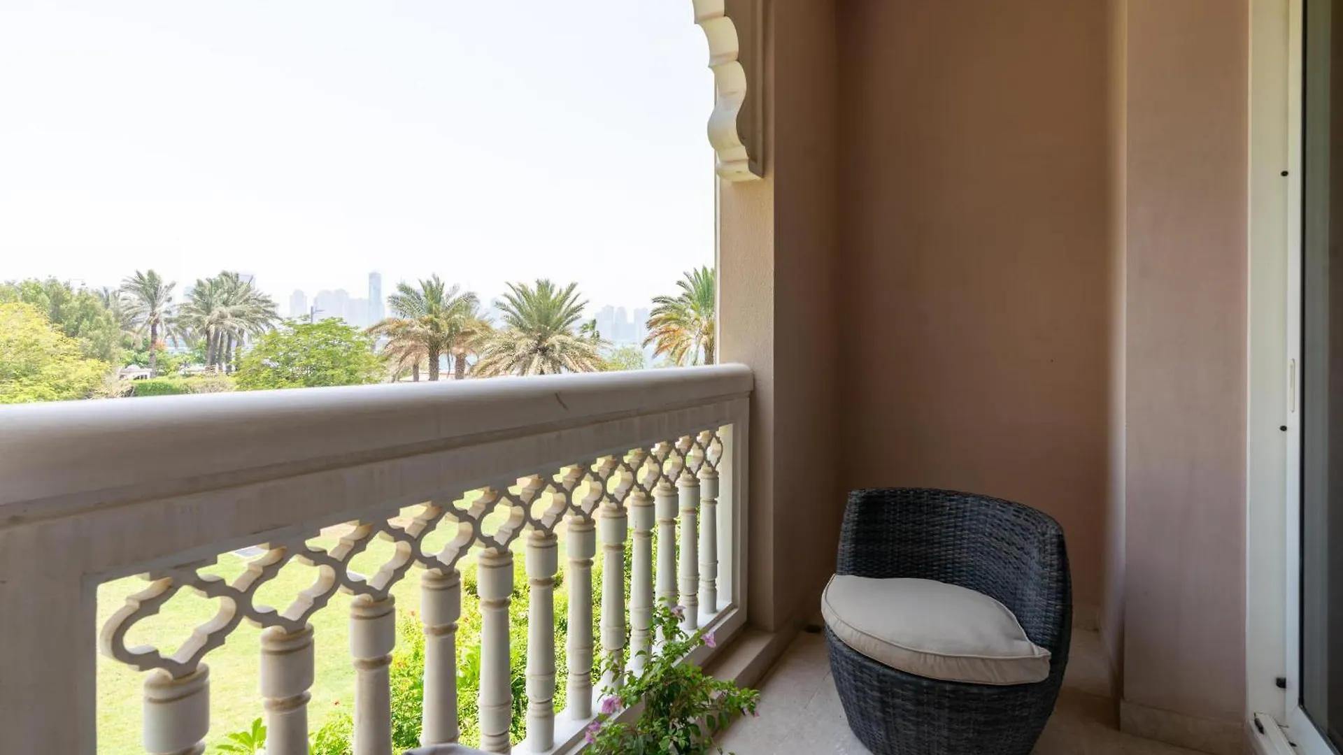 Samaya Holiday Homes - The Palm Modern 1B Apt With Beach Access Dubai United Arab Emirates