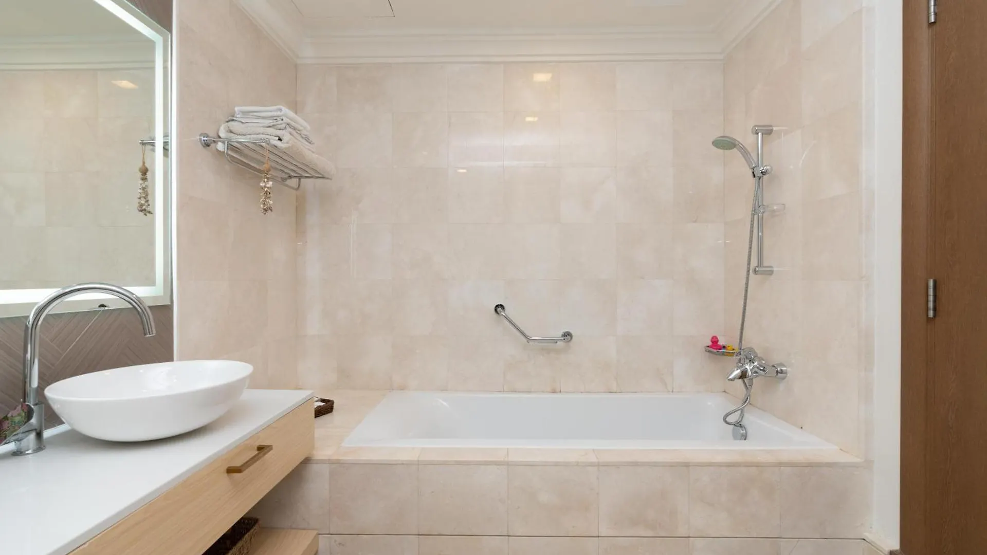 Apartment Samaya Holiday Homes - The Palm Modern 1B Apt With Beach Access Dubai