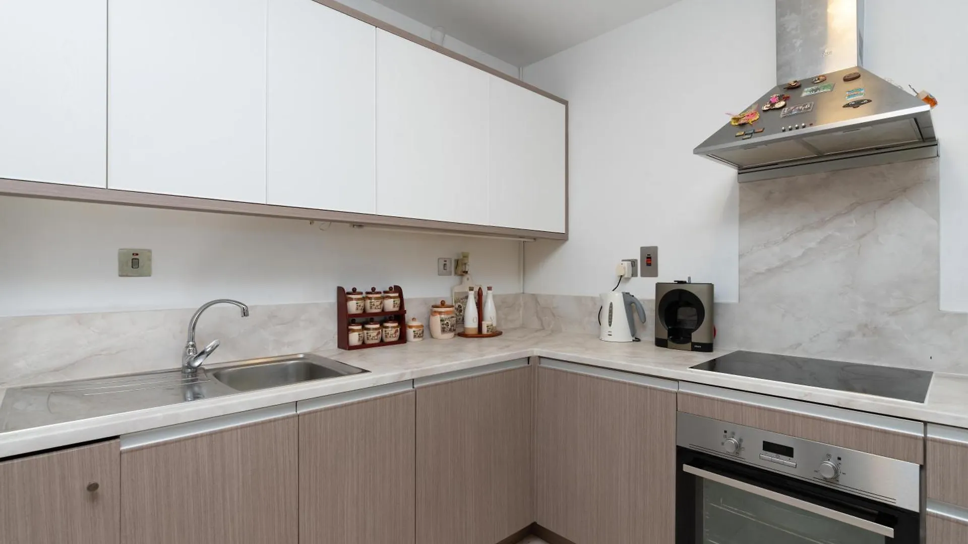 Samaya Holiday Homes - The Palm Modern 1B Apt With Beach Access Dubai