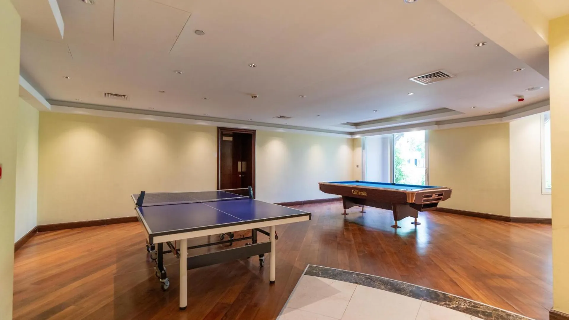 Apartment Samaya Holiday Homes - The Palm Modern 1B Apt With Beach Access Dubai United Arab Emirates