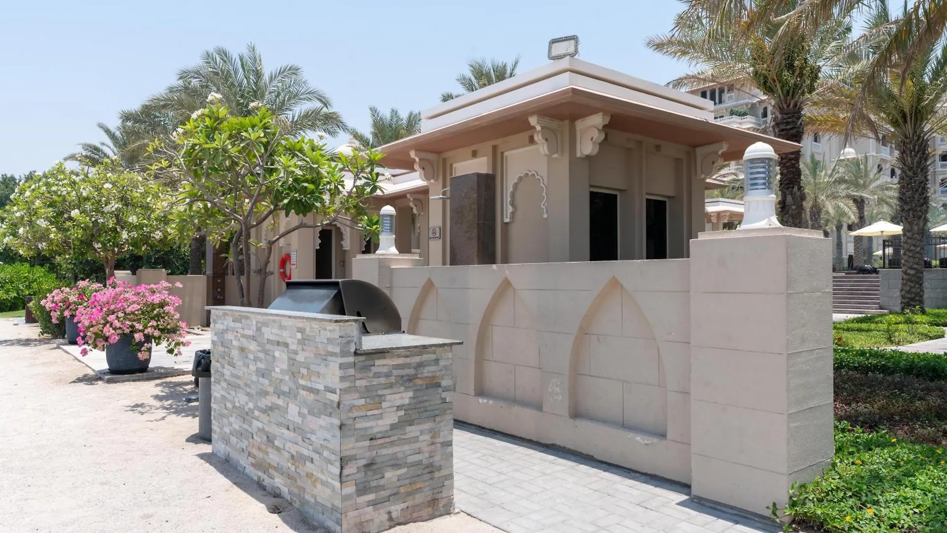 Samaya Holiday Homes - The Palm Modern 1B Apt With Beach Access Dubai Apartment